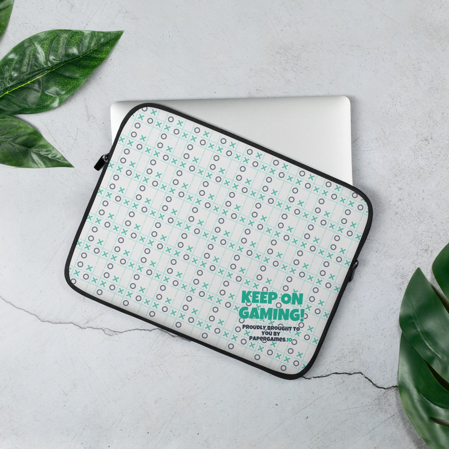 Tic Tac Toe laptop sleeve