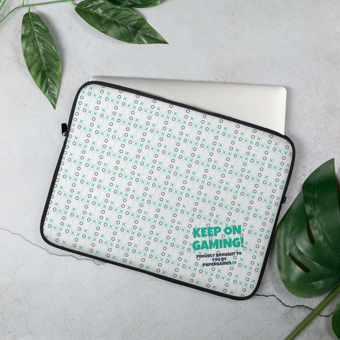 Tic Tac Toe laptop sleeve